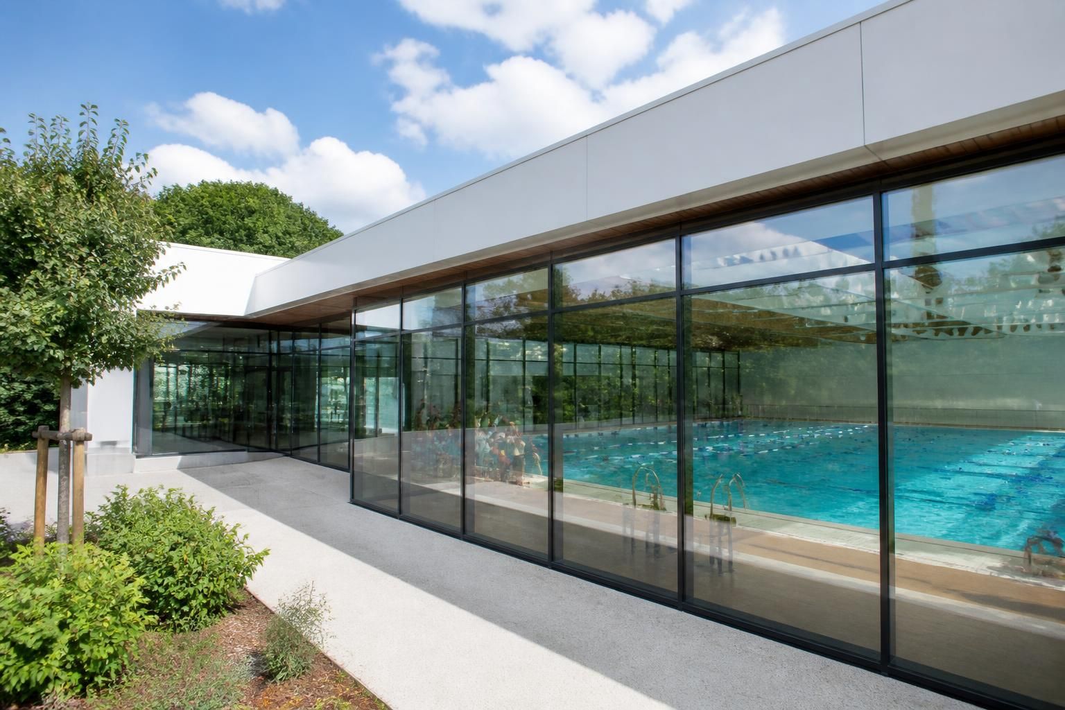 découvrez les horaires, tarifs et cours de natation de la piscine jean bouin à évreux. profitez d'installations modernes pour nager en toute tranquillité.